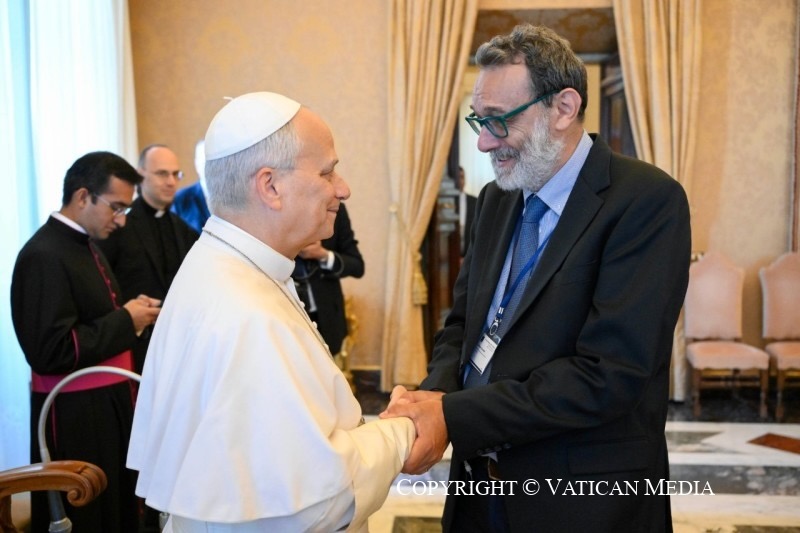 Il vicepresidente Lorenzo Calvani con Papa Leone XIV