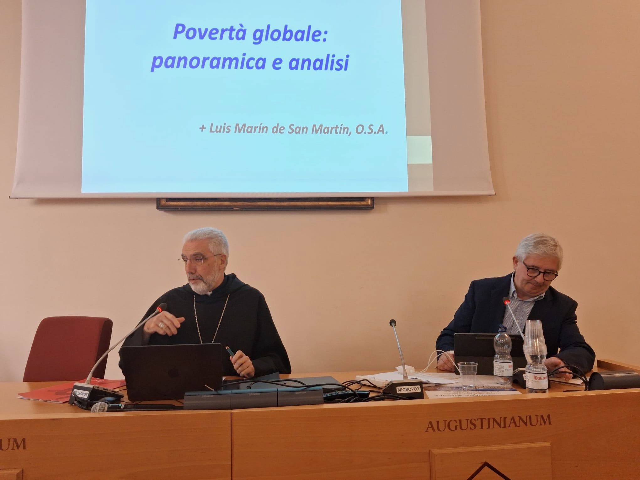 Mons. Luis Marín de San Martín e Simone Morandini